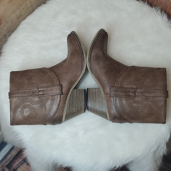 MIA Cowgirl Ankle Boots - Picture 7 of 10